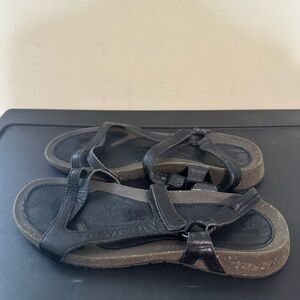 Teva Cabrillo Universal black leather & cork ankle strap wedge sandals 8.5